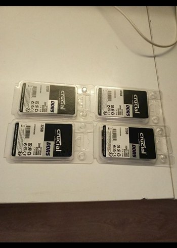Diğer Crucial DDR5 32GB Bilgisayar Belleği