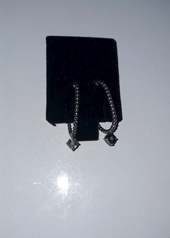 Beden altın Renk Zincir Detaylı Mini Pırlanta Küpe