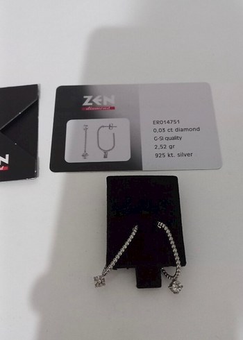 Zincir Detaylı Mini Pırlanta Küpe