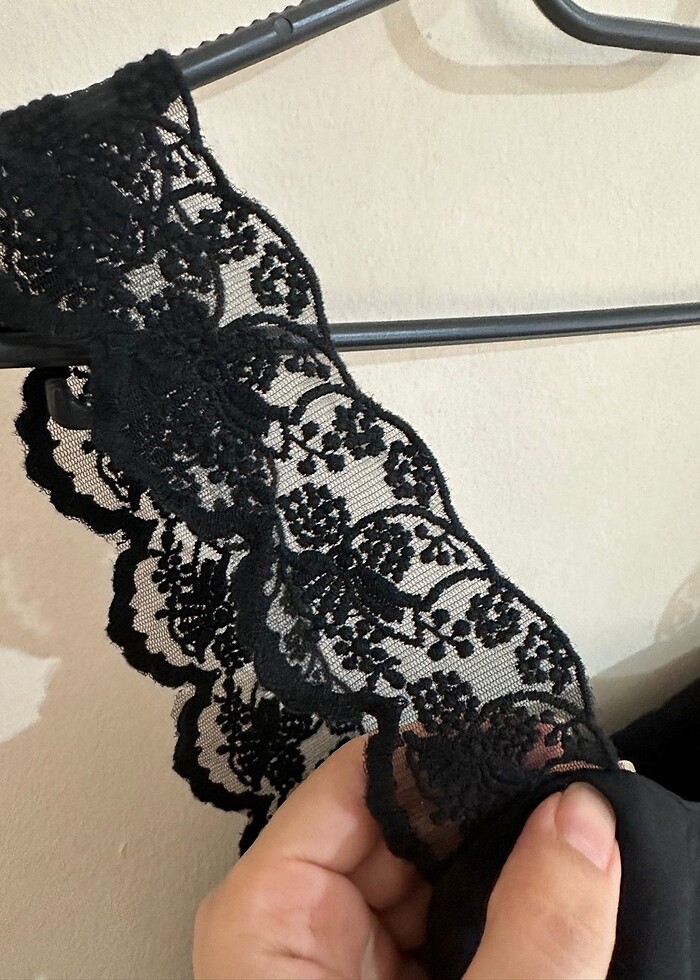 Siyah Askılı Bluz - Görsel 2