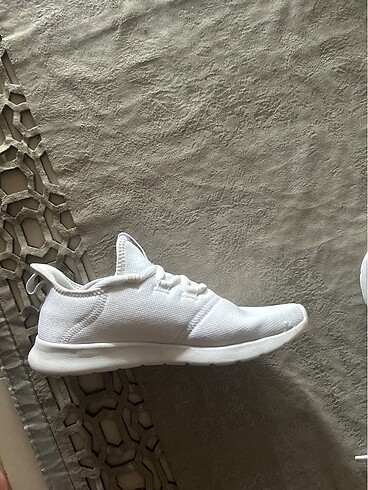 Adidas cloud foam koşu ayakkabısı 41 numara (hafif yırtık) unise