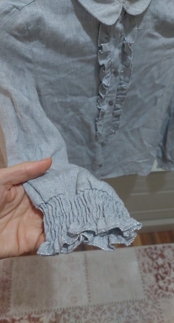 Gri Fırfırlı Uzun Çocuk Gömlek - Görsel 4