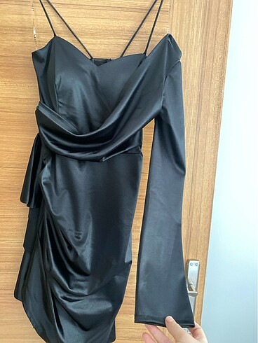 xl Beden Tek Kol Detaylı Saten Elbise