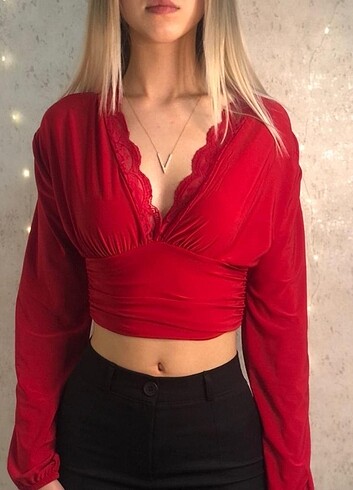 Kırmızı Dantelli Bluz