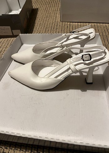 Beyaz topuklu ayakkabı - Görsel 3