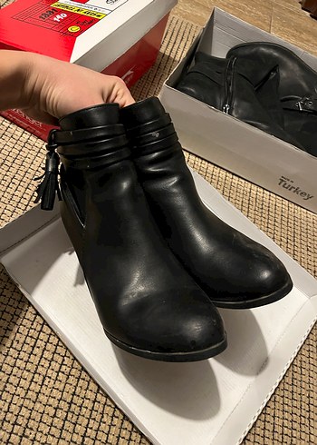 Kadın Siyah Deri Tokalı Topuklu Bot - Görsel 3