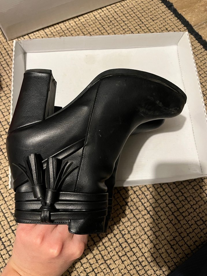 Kadın Siyah Deri Tokalı Topuklu Bot - Görsel 2