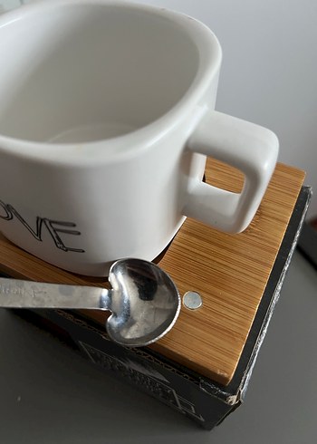 Beyaz kupa mıknatıslı kaşığı var - Görsel 4