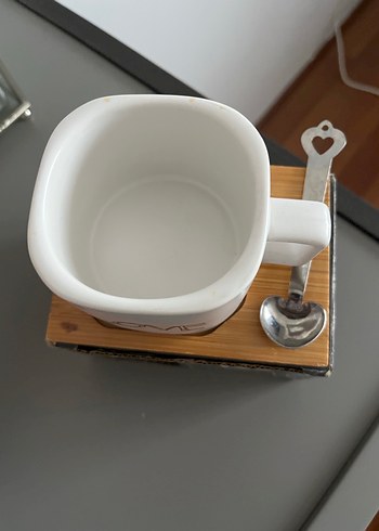 Beyaz kupa mıknatıslı kaşığı var - Görsel 3