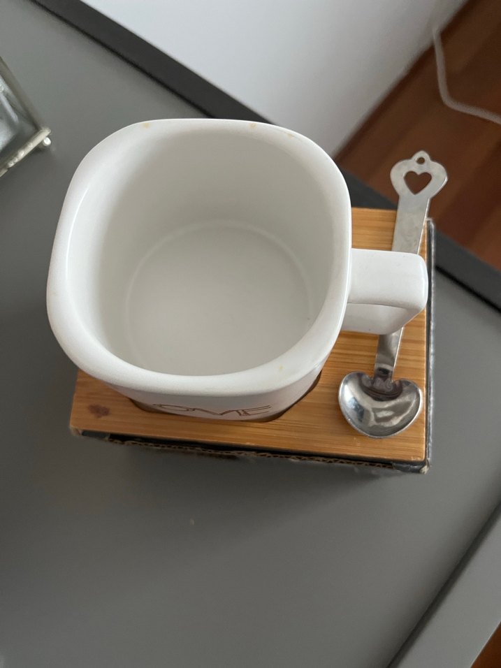 Beyaz kupa mıknatıslı kaşığı var - Görsel 3