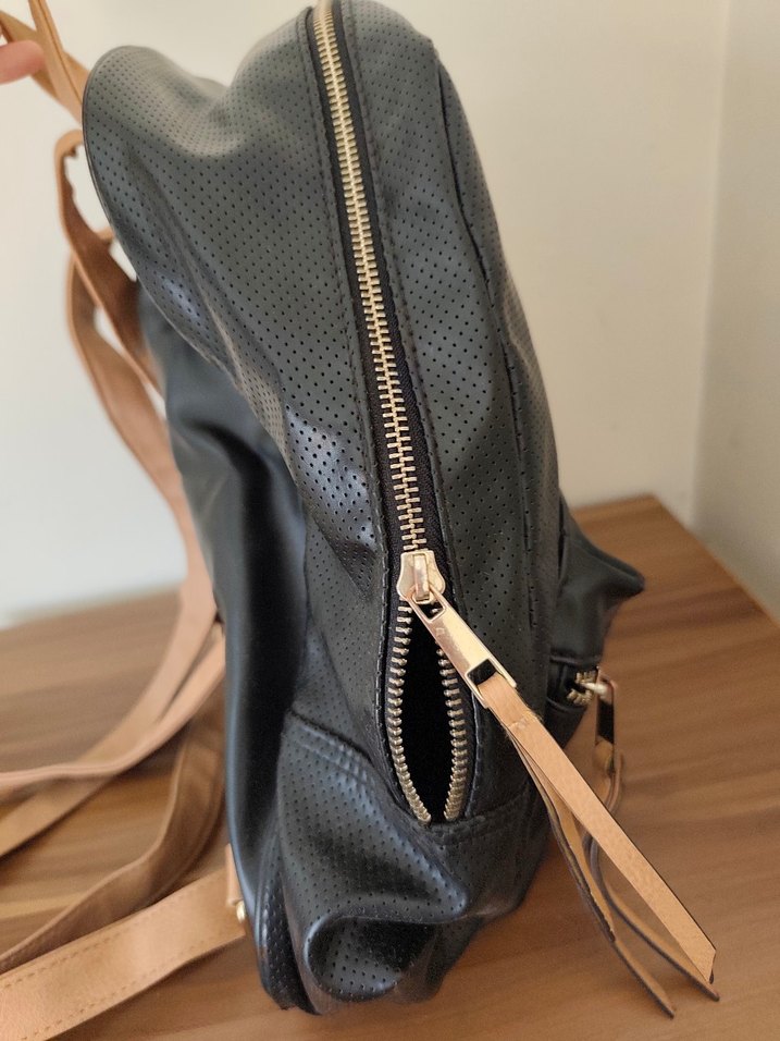 Siyah Deri Kadın Sırt Çantası - Görsel 3