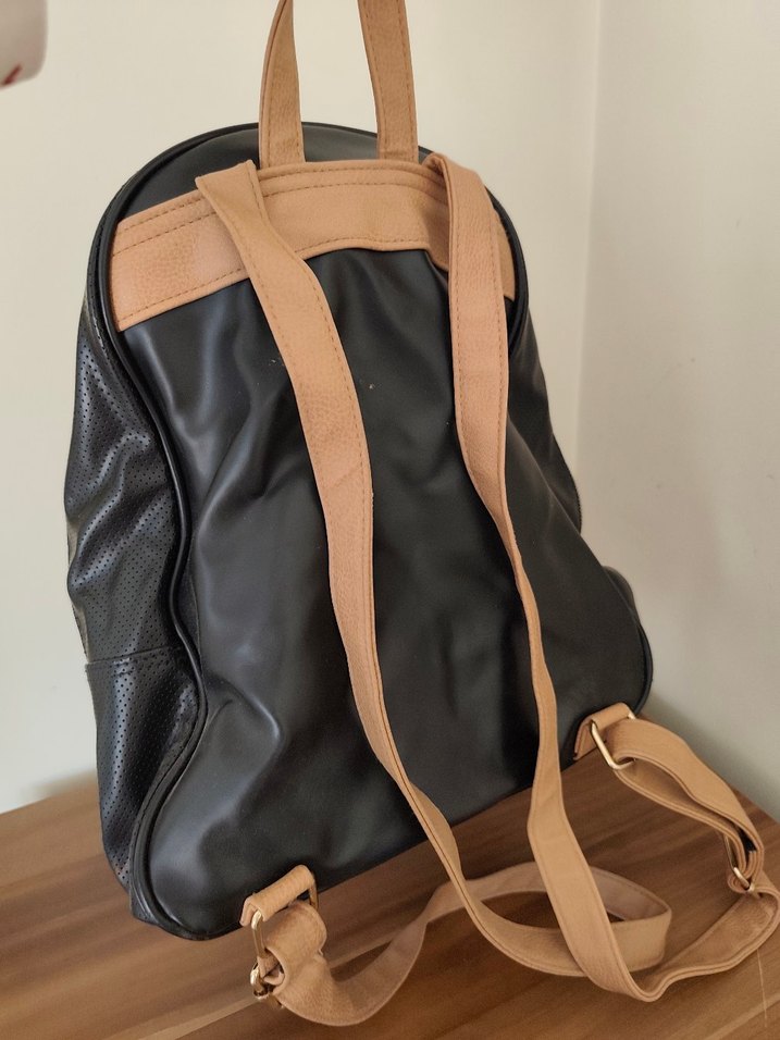 Siyah Deri Kadın Sırt Çantası - Görsel 2
