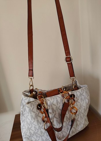 Zincir Detaylı Beyaz Kadın Deri Çanta - Görsel 3
