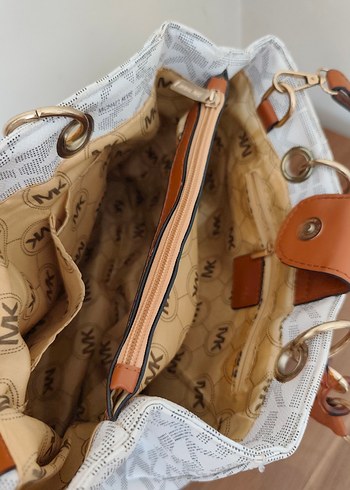 Zincir Detaylı Beyaz Kadın Deri Çanta - Görsel 5