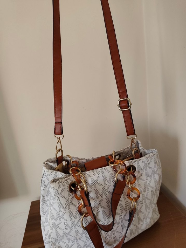 Zincir Detaylı Beyaz Kadın Deri Çanta - Görsel 3