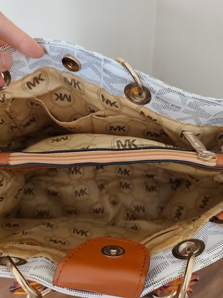 Zincir Detaylı Beyaz Kadın Deri Çanta - Görsel 4