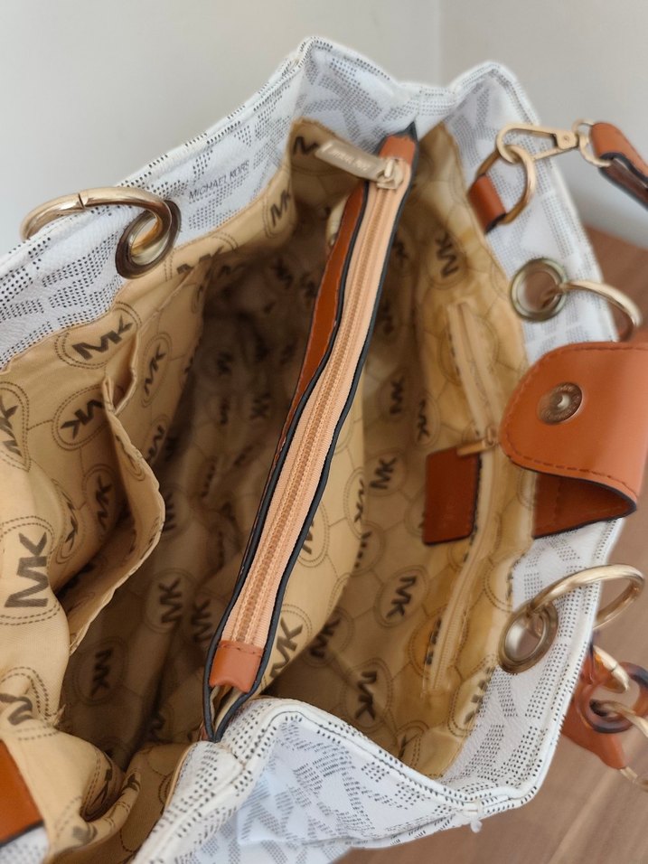 Zincir Detaylı Beyaz Kadın Deri Çanta - Görsel 5