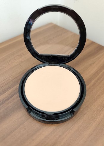 Farmasi Silky Touch Compact Pudra Bej - Görsel 3