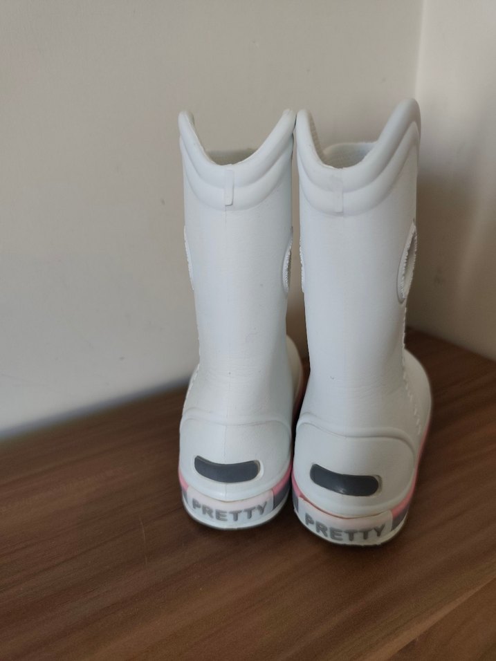 Kızlar için Beyaz Lastik Botlar - Görsel 4