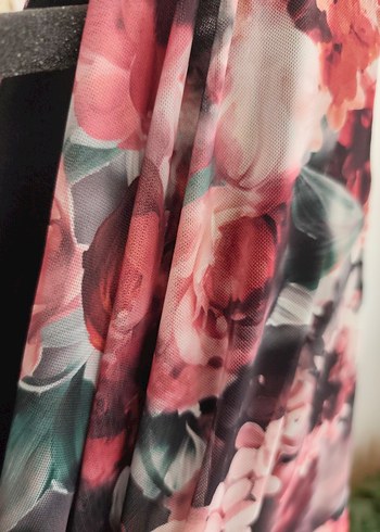 Çiçek Desenli V Yakalı Midi Elbise - Görsel 4