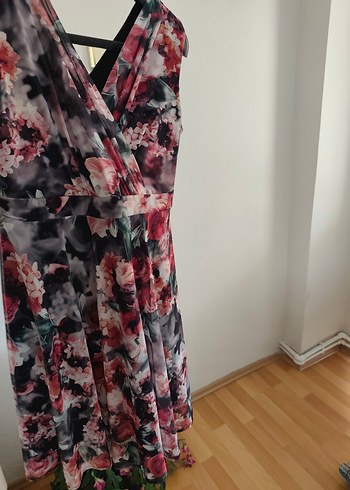 Çiçek Desenli V Yakalı Midi Elbise - Görsel 3