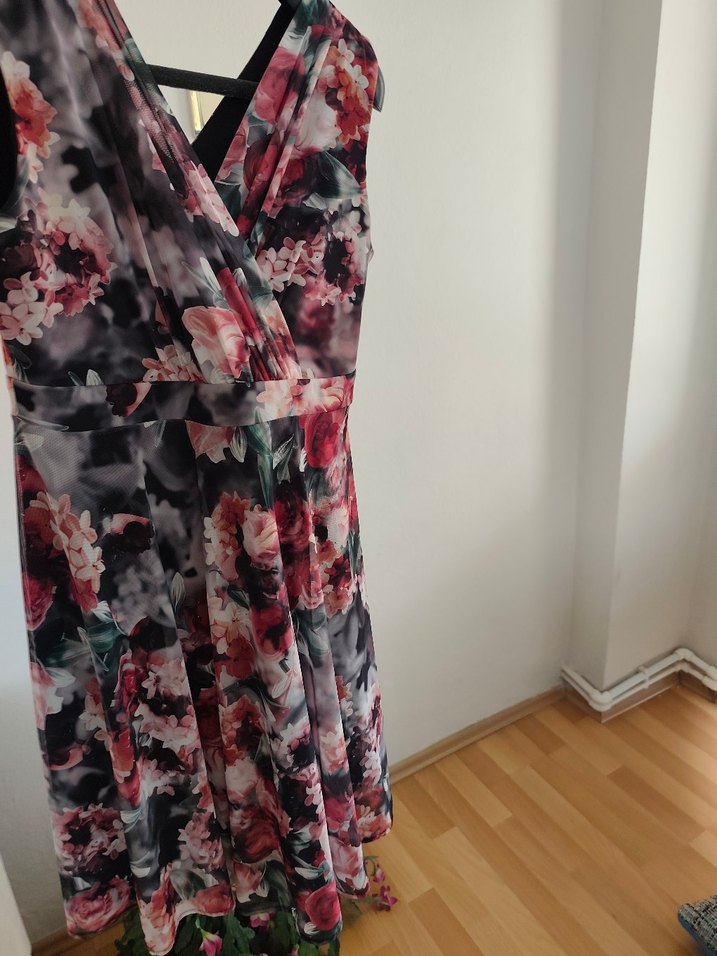 Çiçek Desenli V Yakalı Midi Elbise - Görsel 3