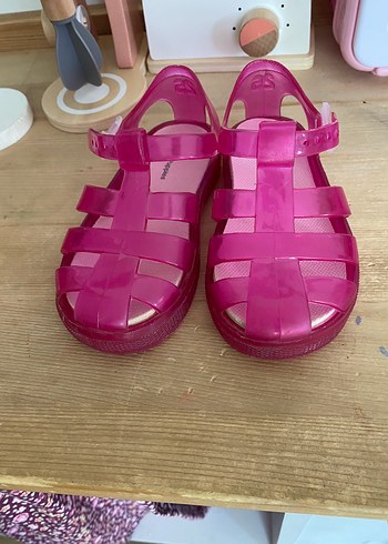 Parlak Pembe Tokalı Kız Çocuk Sandalet