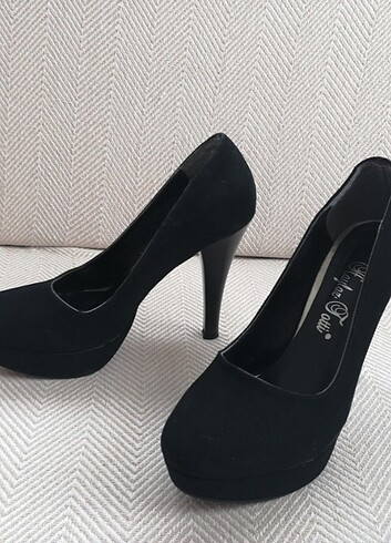 Kadın siyah topuklu ayakkabı 