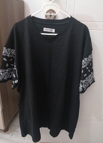 Diğer Erkek yeni alınmış siyah desenli tshirt
