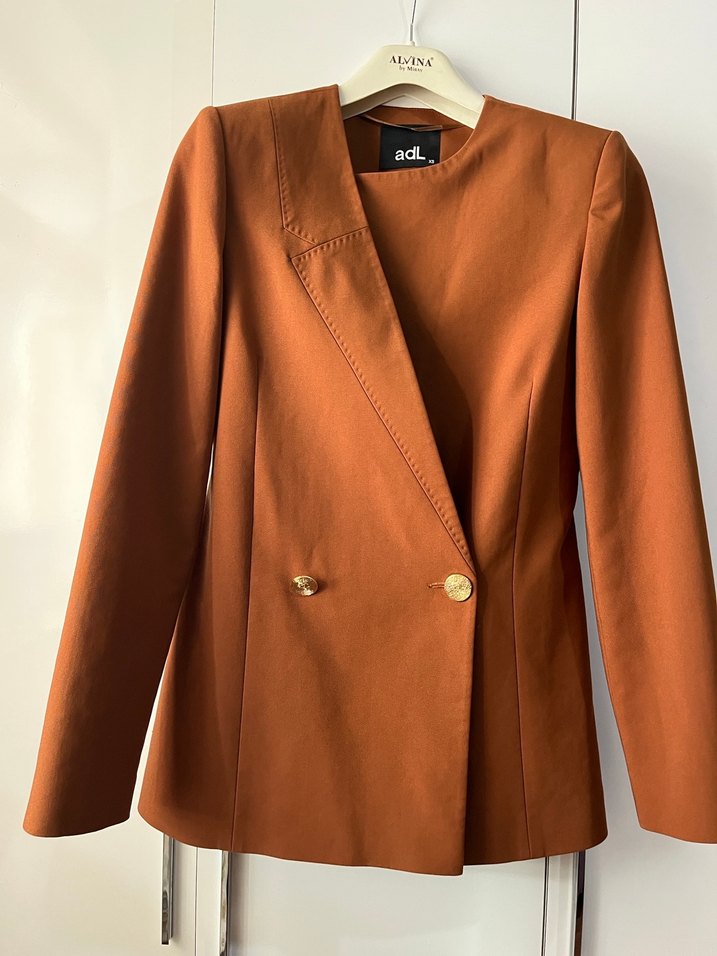 Adl Düğmeli Kahverengi Deri Kadın Blazer - Görsel 3