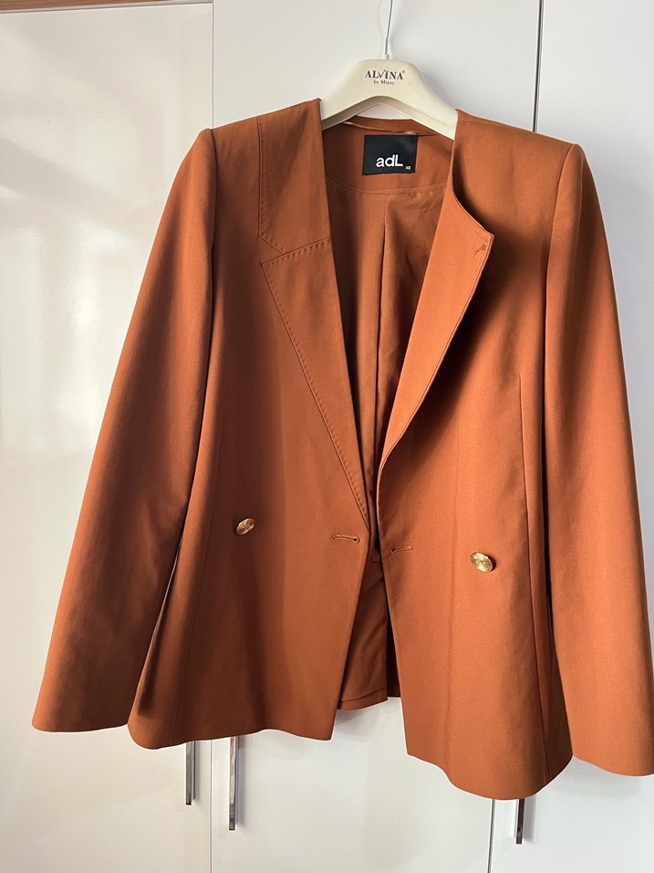 Adl Düğmeli Kahverengi Deri Kadın Blazer - Görsel 2