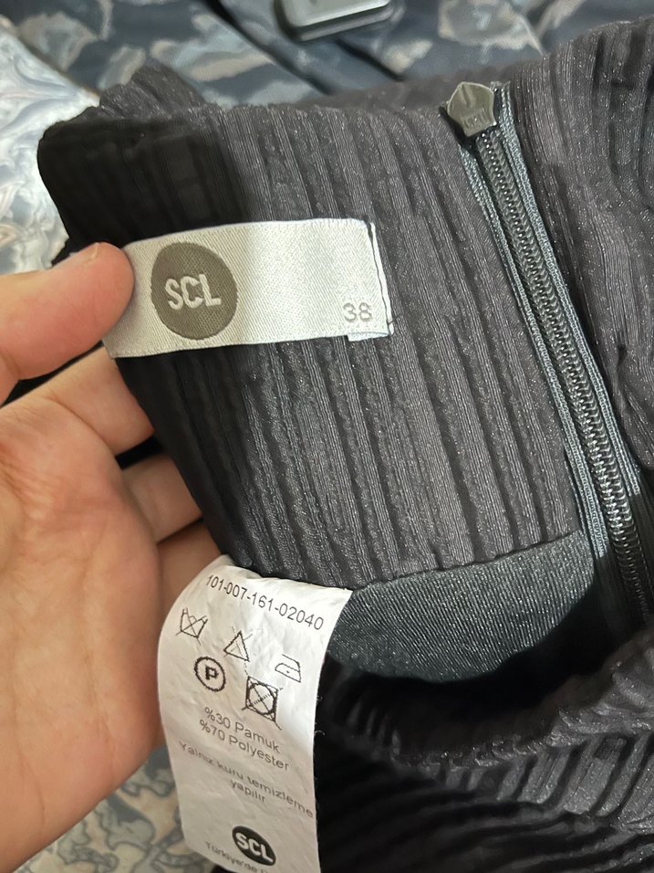 Seçil Siyah Pilili Midi Keten Etek - Görsel 4