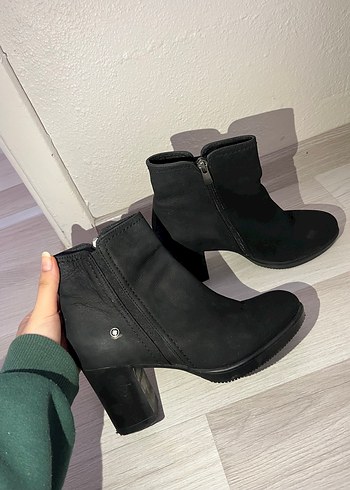 Siyah Süet Tokalı Kadın Topuklu Bot - Görsel 2