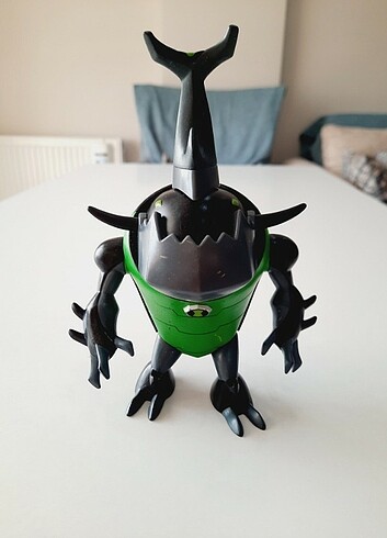Ben10 eatle gloton figür