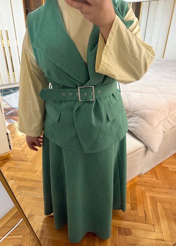 Yeşil Kemerli Kolsuz Kadın Takım - Görsel 2