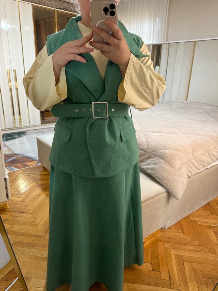 Yeşil Kemerli Kolsuz Kadın Takım - Görsel 3