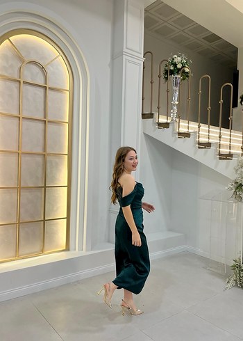 Haki yeşili, drapelli (bilek boy) saten abiye. - Görsel 2