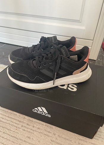 37 Beden Kadın Siyah Adidas Spor Ayakkabı
