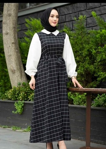 Uzun Kareli Siyah Kemerli Elbise