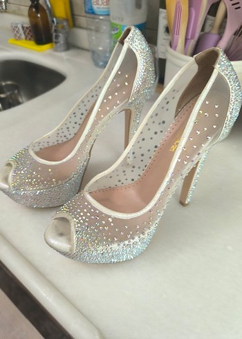 40 Beden Beyaz Parlak İşlemeli Stiletto Topuklu Abiye Ayakkabı