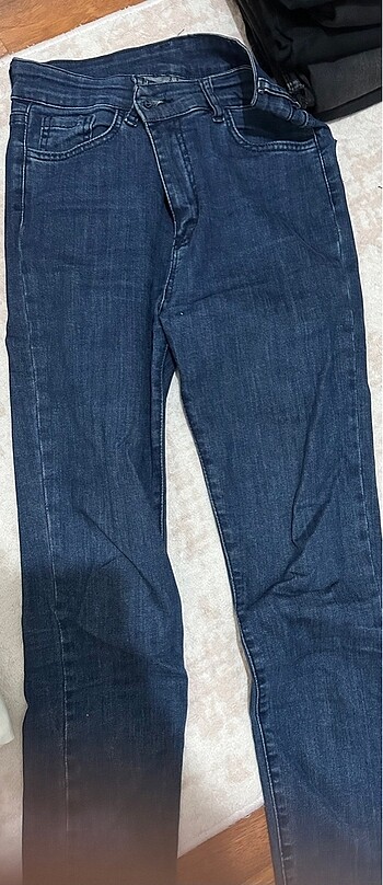 Zara Dar paça jean