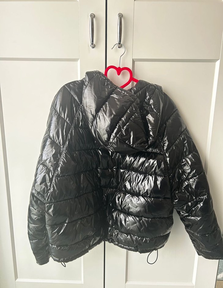 Siyah Kapüşonlu Fermuarlı Kadın Mont - Görsel 3