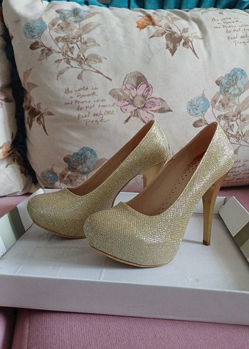Altın Renkli Glitter Stiletto Topuklu Kadın Ayakkabı