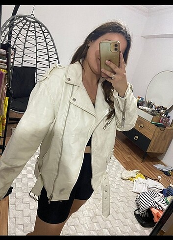 zara beyaz oversize deri ceket