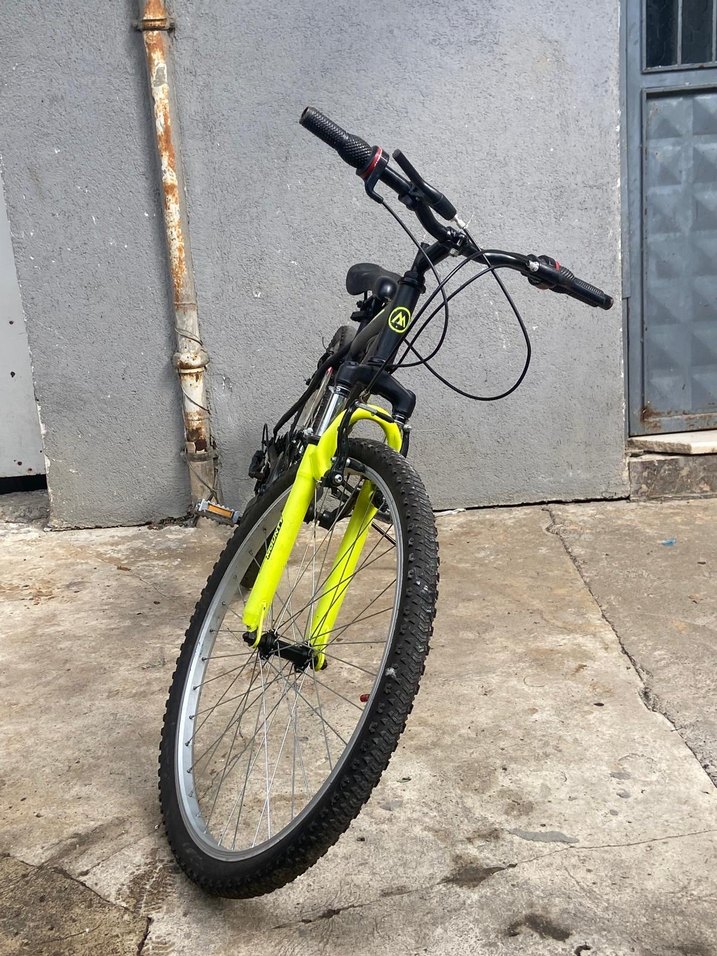 Sarı ve Siyah Dağ Bisikleti - Görsel 3