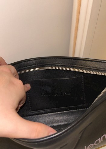 Calvin Klein Siyah Deri Fermuarlı Kadın Çanta - Görsel 2