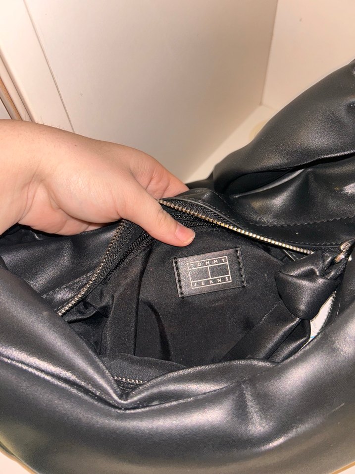 Tommy Siyah Deri Kadın Omuz Çantası - Görsel 3