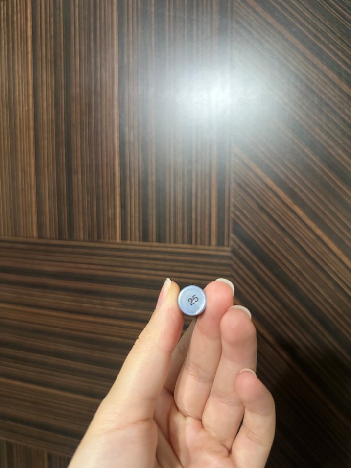 KIKO Parlak simli kalem far - Görsel 3