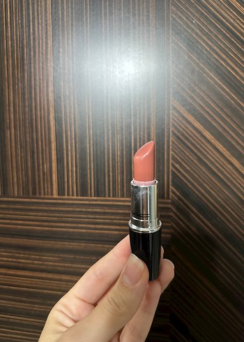 MAC Parlak Bej Ruj hug me - Görsel 3