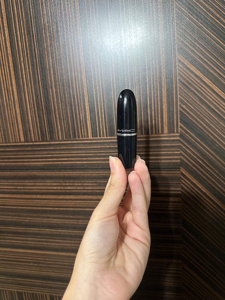 MAC Parlak Bej Ruj hug me - Görsel 5